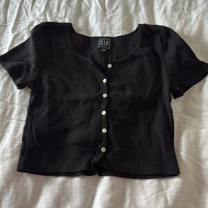 Gap black cropped button t shirt